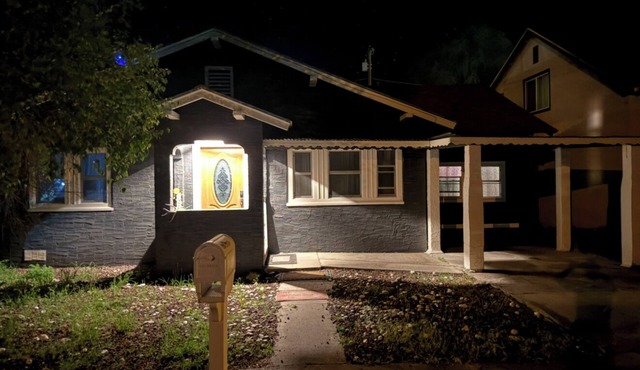Fantastic 4-bedroom house in quaint Alturas for your getaway Centrally located!