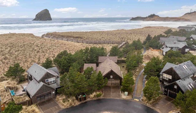 Fantastic Single Level Shorepines Village Home, Steps From Beach and Ocean, 1/4 Mile to Kiwanda