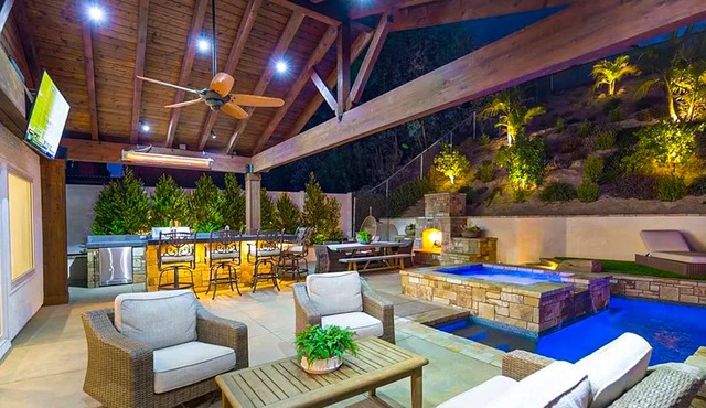 Farmhouse Chic - Pool, Hot Tub, & Outdoor Kitchen