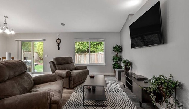 Fenced yard - Mud proof - 3BD 2BA Apt