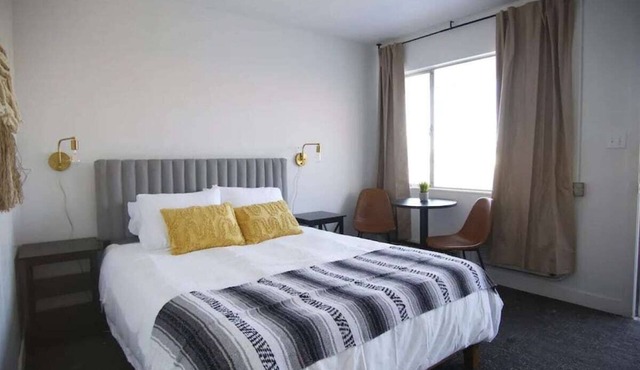 Fillmore Lodge: Fantastic Queen Room - Best Price
