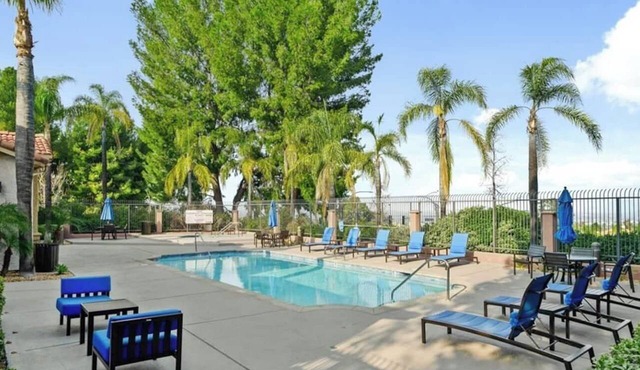 First floor 1BR condo with patio, king bed, pool and gym access.