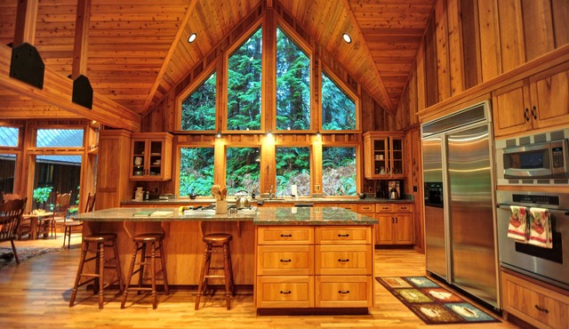 Forrest Lodge, private, hot tub, firepit, charming and unique!