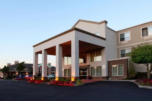 Four Points by Sheraton Portland East in Interlachen