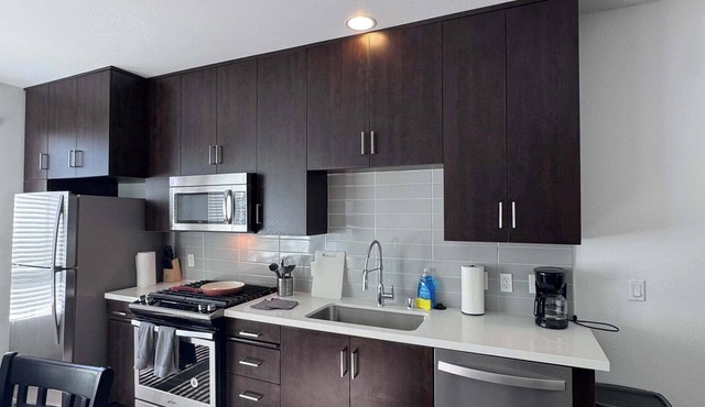 Fully Furnished 1BR San Diego w/Wi-Fi Parking