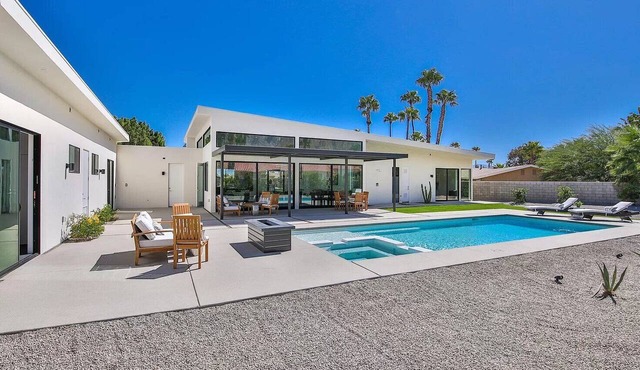 Glass House-5 Bedrooms 4 Bath Stunning Views