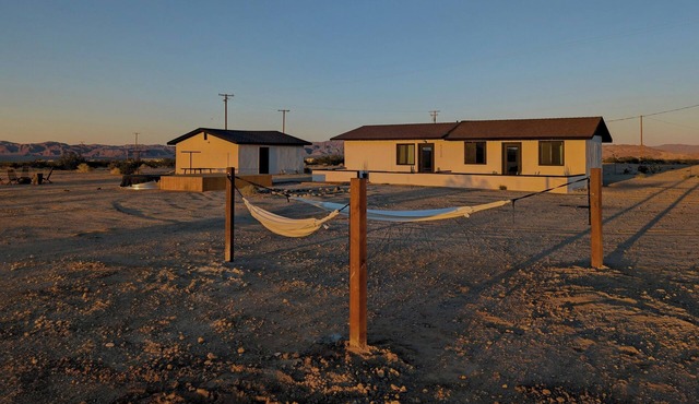 Golden Moon Hideaway: A Stargazer's Retreat