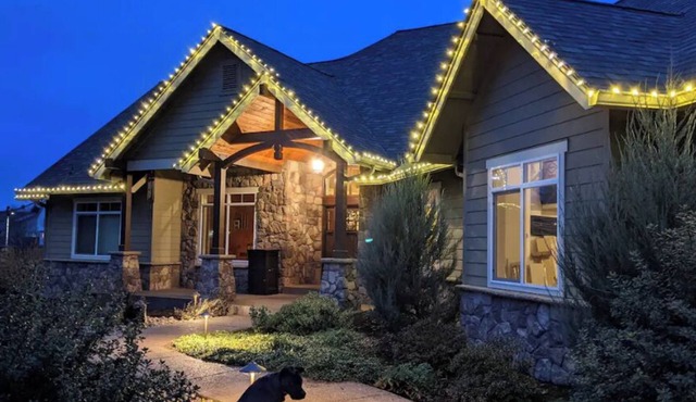 Gorgeous 3 BR 2.5 BA Craftsman home on 1/2 acre- Great outdoor spaces & firepit