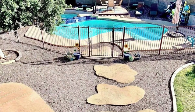 Gorgeous 4-bedroom house with heated spa/pool!