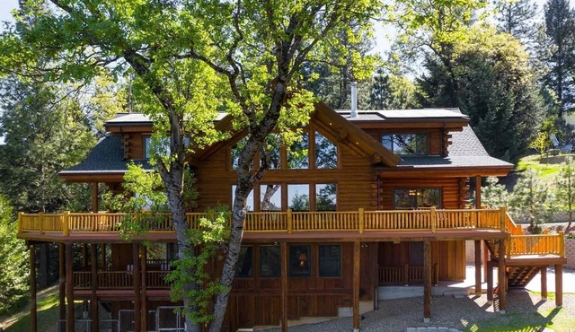 Gorgeous, Eco-Lodge Guest-House in a Stunning Log Cabin on 20 acres
