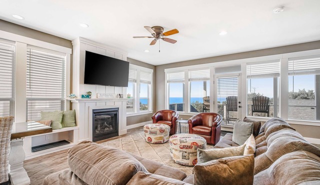Gorgeous Ocean View Home with Private Hot Tub Fast WiFi Gas Fireplaces and with D