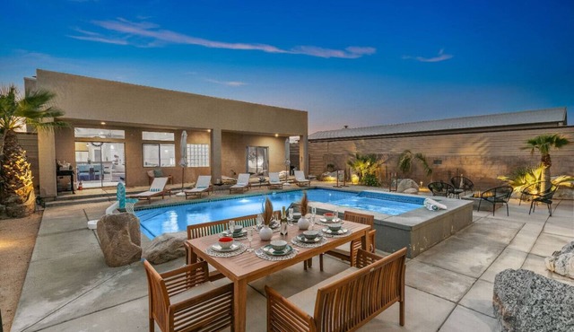 Gorgeous Tranquil Desert Retreat