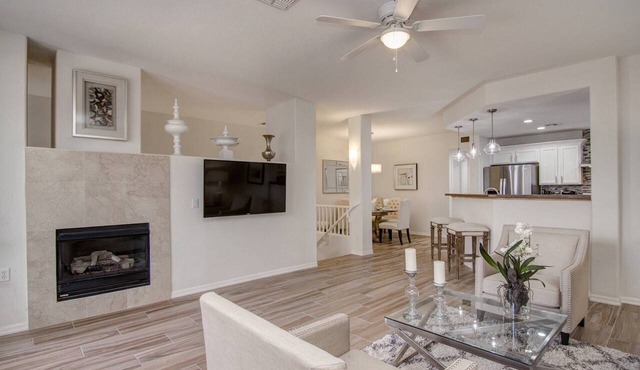 Great Location! Dining, Shopping, FREE GOLF, Hiking, Heated Pool, Spa & Fitness Room, Garage + WIFI