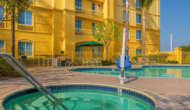 Great Relaxing Overnight Stay! 3 Spacious Units! Near Ontario Town Square