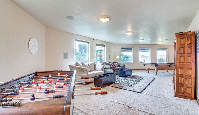 Groups Welcome! Ocean-View Escape in Gold Beach