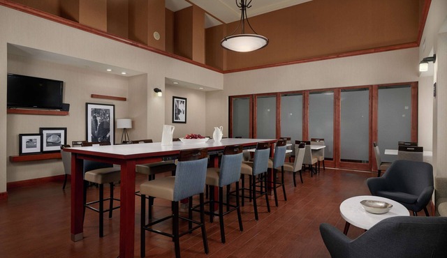 Hampton Inn & Suites Phoenix-Surprise