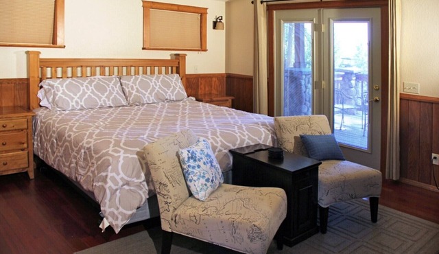 Harriman Springs Resort Cabin 2 - Cabins with a View