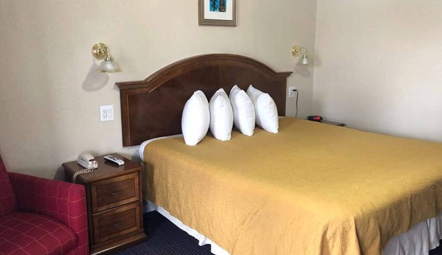 Harrisonville Stay | 1 Unit | Convenient N Commercial St Location