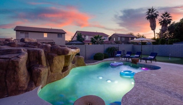 Heated Pool, Slide, Secret Hot Tub and Arcade Home
