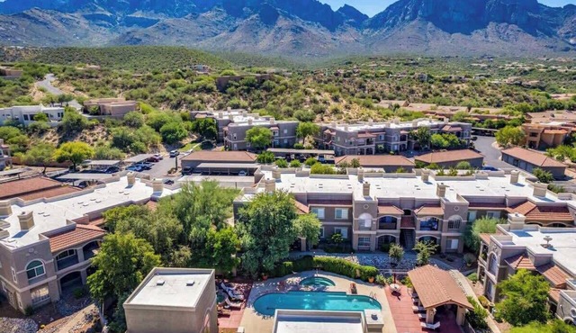 Heated Pool w/View- 5 Mins to Hiking