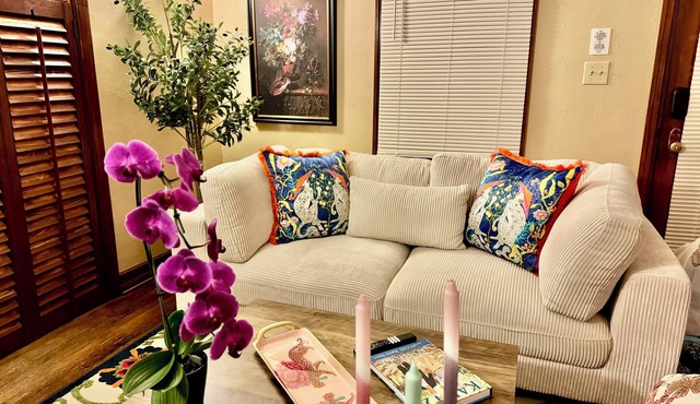 Heavenly Stay! Charming 3-bedroom house in heart of Merced with WiFi and AC