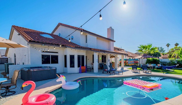 [Highly Rated] Scottsdale Luxe- Free Heated Pool + TikiBar + Hot Tub + Gameroom