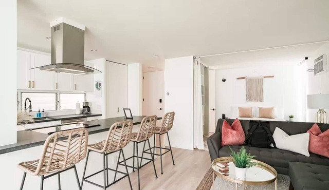 Hillside Hideaway | Mid-Century | Private Patio