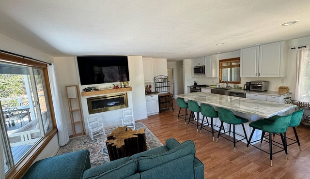 Hilltop Kern River Nest Retreat - 3 separate units 4 bdrms Perfect for a Group