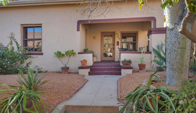 Historic Adobe off 4th Ave, near the U, private yard, Dogs OK!
