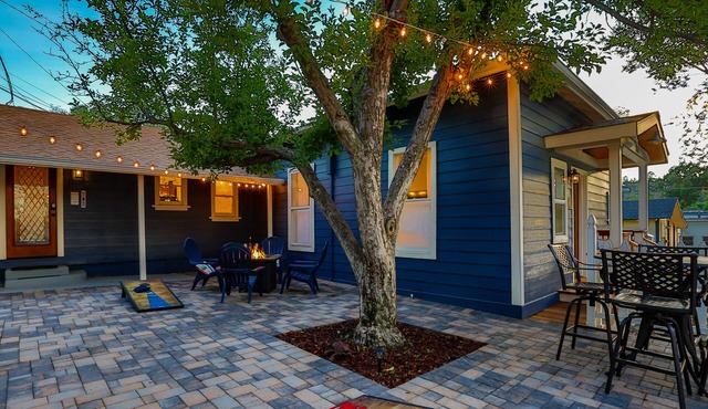 Historic Aubrey House Duplex 2 Blocks to Downtown