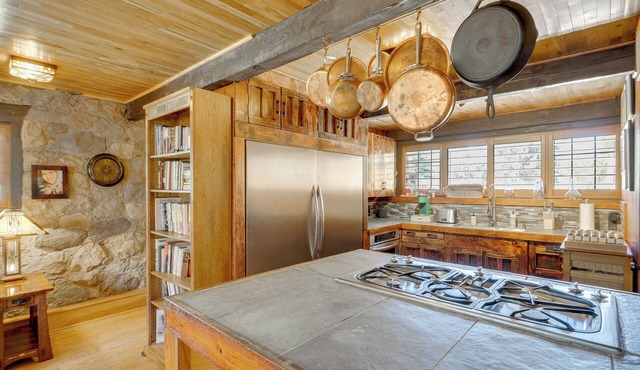 Historical Mtn-view Getaway w/Hot Tub in Sandy!