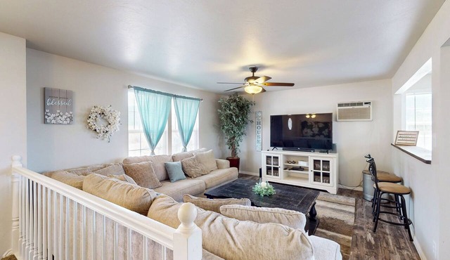 History, Hikes & Cozy Nights: Parowan Gem w/Deck!