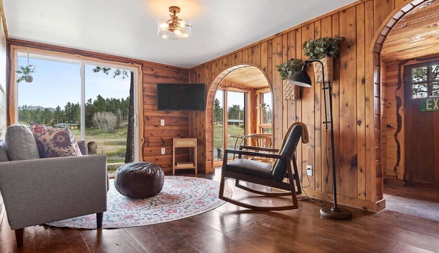 Hobbit Hole: Needle Spire Views + Firepit + Sauna in Custer