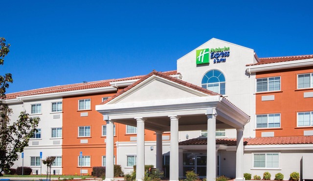 Holiday Inn Express & Suites Oroville Lake by IHG
