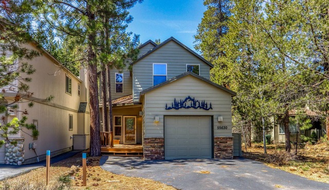 Home with trail walk to the river, WiFi, washer/dryer, fireplace, pool