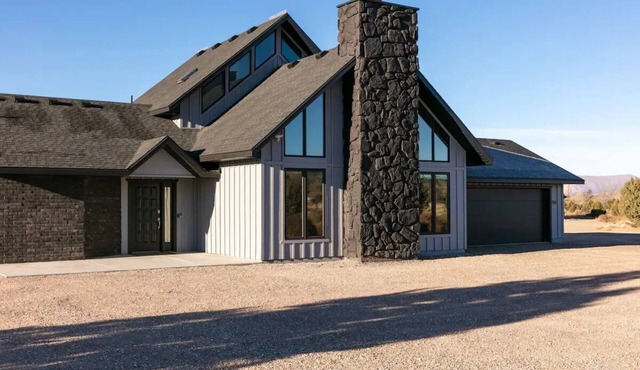 Homestead Cabin/House 15-20 minutes North of St.George by Snow Canyon State Park