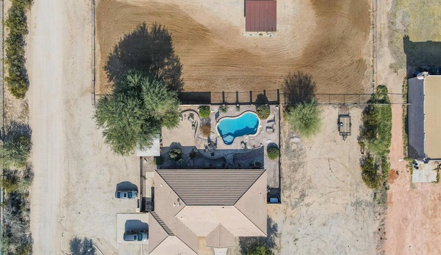 Horse property! Minutes to Horseshoe Park