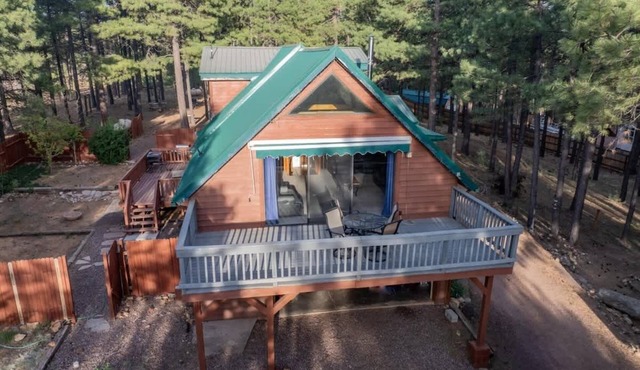 Hummingbird Cabin - Forest Lakes