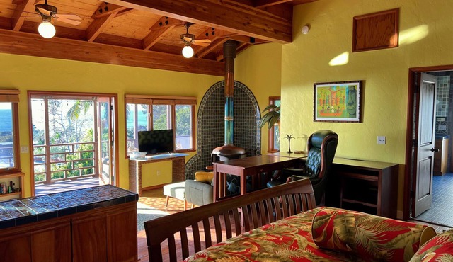 In Search of Tiki - A huge studio with a smashing ocean view - Private & Cozy!