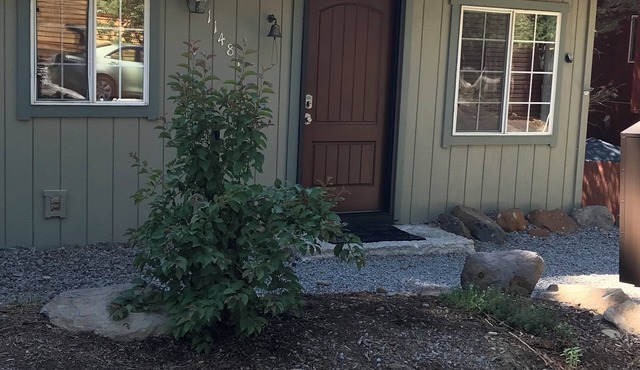 In Town Pet Friendly Truckee Home With Large Deck and Big Fenced Yard