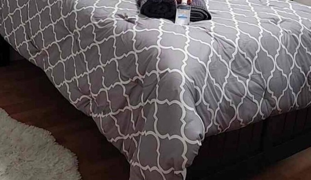 Indio, CA, 3 Friendly Family rooms. No Pets.
