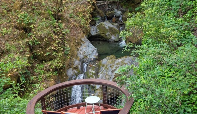 Inspiration Cozy Home on a Year Round Waterfall