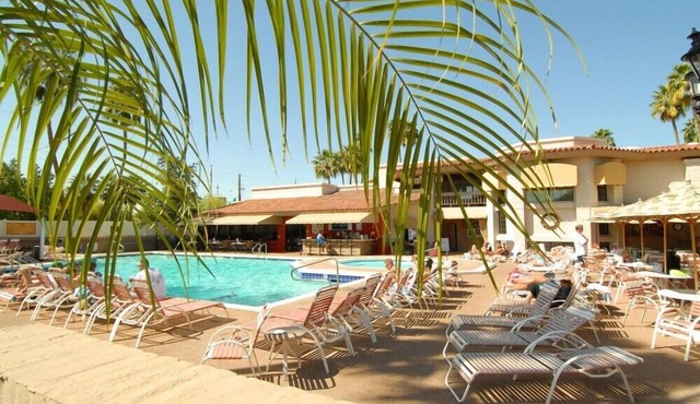 Inviting 2BR Condo with Tennis Courts in Scottsdale