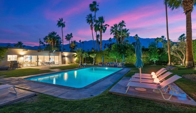 Jewel of Palm Springs – Private Pool, Hot Tub, Huge Lawn & Mountain Views in Sunmor