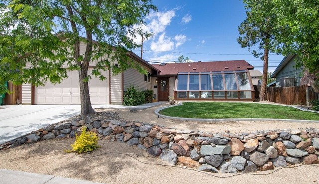 July 4th~UNR~Downtown~Family~Sleeps 10~RenoRetreat