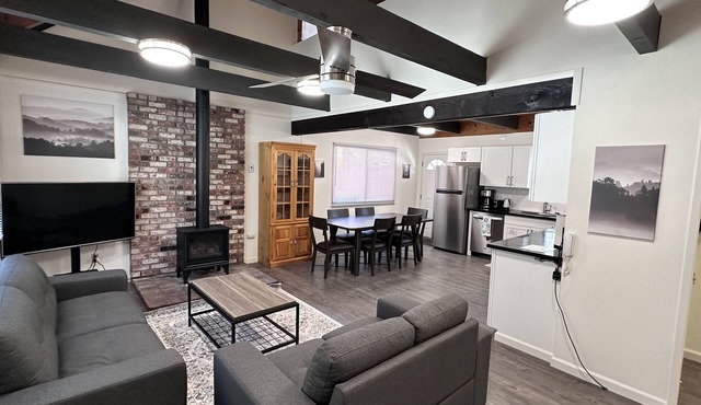Just Remodeled Mountain View Chalet Near Heavenly and Lake