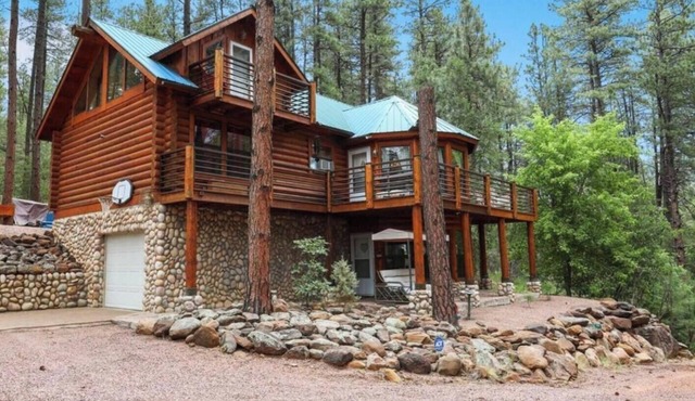 Kids’ Dream Cabin - Zip Line + Creek + Hot Tub + Room to Play