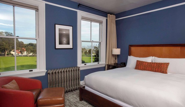 King Room at a 4.5⭐️ Hotel