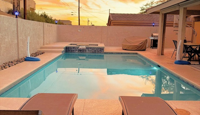 Lake-Area Retreat – Heated Pool, Spa, Game Room, Mini Golf & Boat Parking
