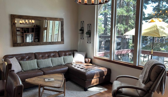 Lake Tahoe Getaway - HOT TUB, Pool, Near Beaches, Eateries, Hike, Bike & Rafting